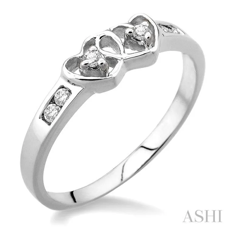 1/10 Ctw Round Cut Diamond Twin Heart Ring in Sterling Silver