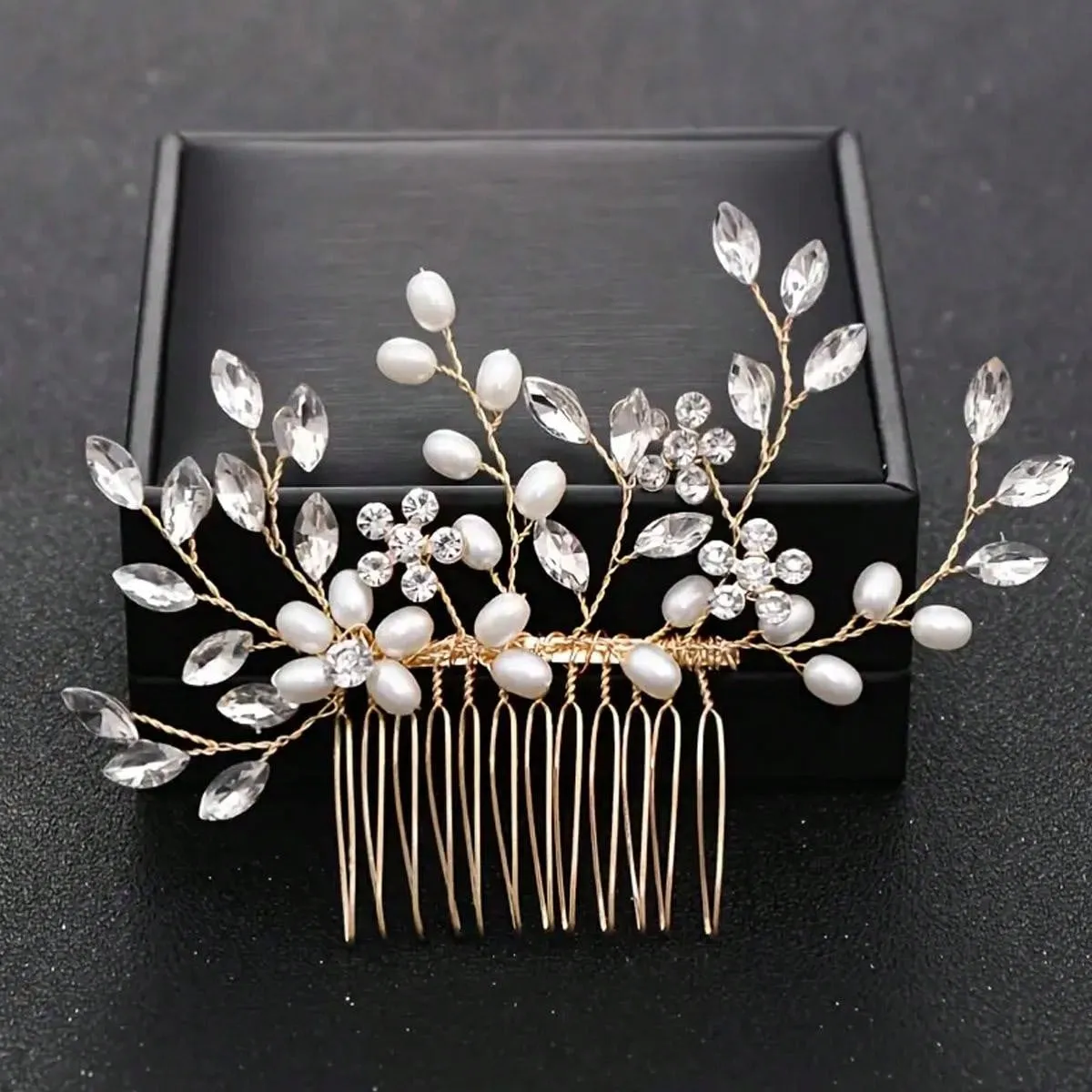 Crystal Flower Bridal Comb, Silver-Tone Accessory, Wedding Comb, Bridal Hair Comb, Wedding Hair Accessory, Bridal Hair Clip, Hair Decoration Elegant Tiaras