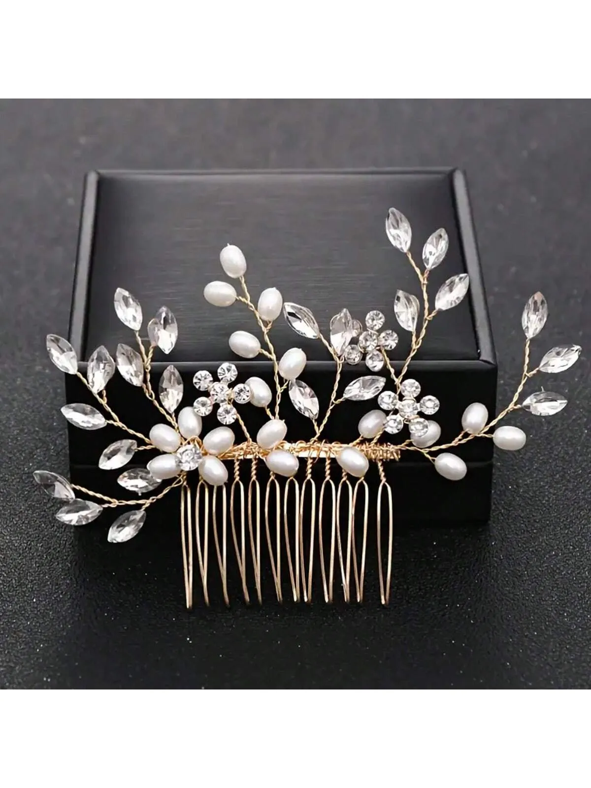 Crystal Flower Bridal Comb, Silver-Tone Accessory, Wedding Comb, Bridal Hair Comb, Wedding Hair Accessory, Bridal Hair Clip, Hair Decoration Elegant Tiaras