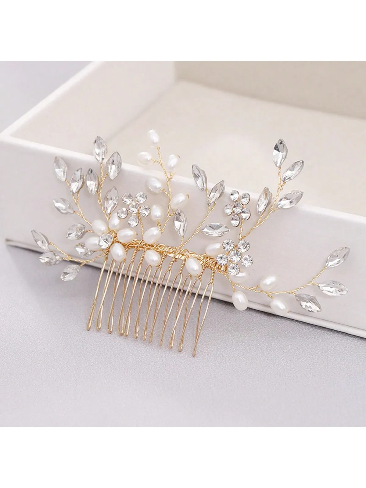 Crystal Flower Bridal Comb, Silver-Tone Accessory, Wedding Comb, Bridal Hair Comb, Wedding Hair Accessory, Bridal Hair Clip, Hair Decoration Elegant Tiaras